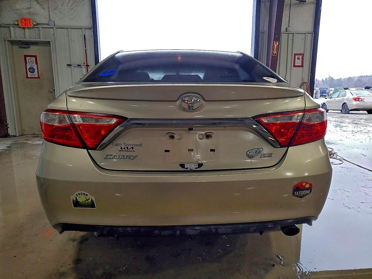 2015 TOYOTA CAMRY LE photo 6