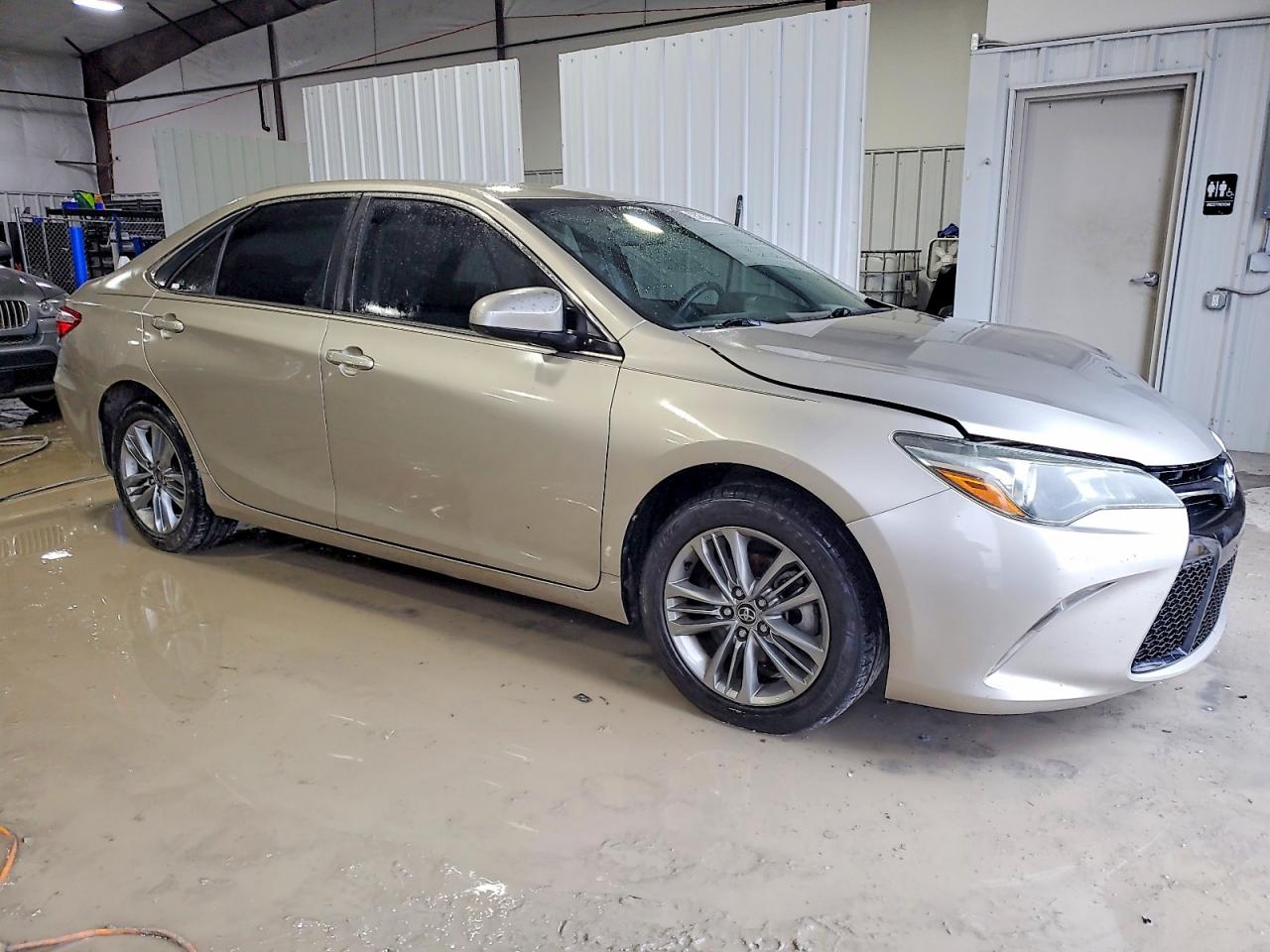 2015 TOYOTA CAMRY LE photo 4