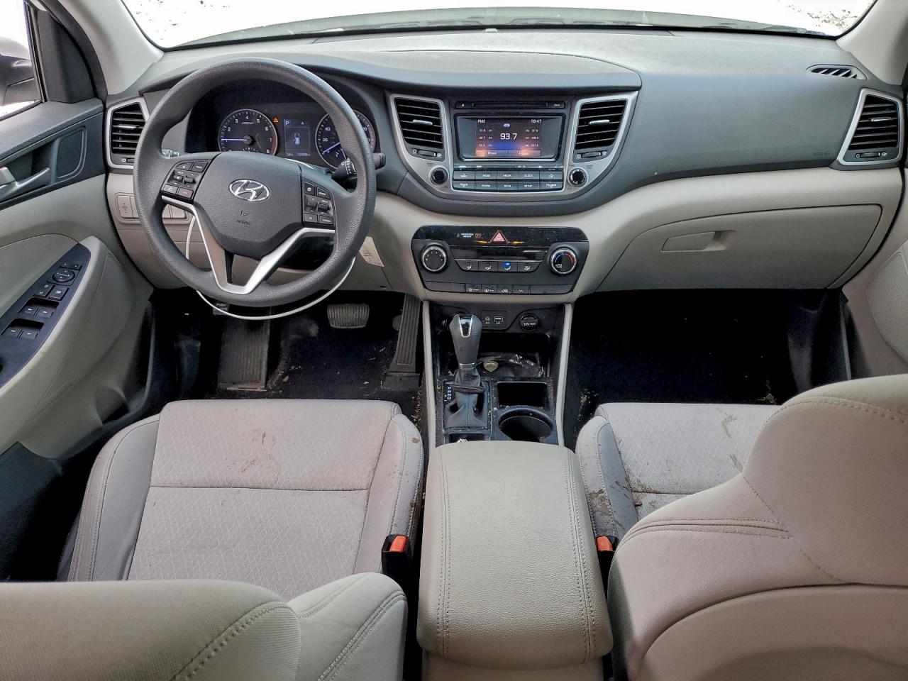 2017 HYUNDAI TUCSON SE photo 8