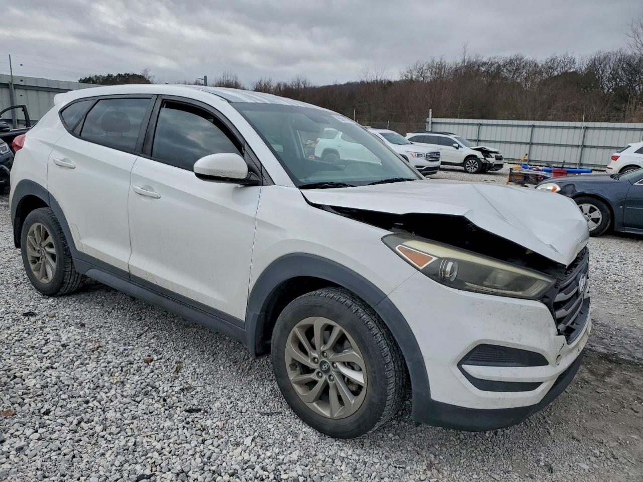 2017 HYUNDAI TUCSON SE photo 4