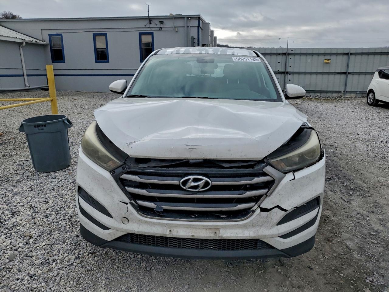 2017 HYUNDAI TUCSON SE photo 5
