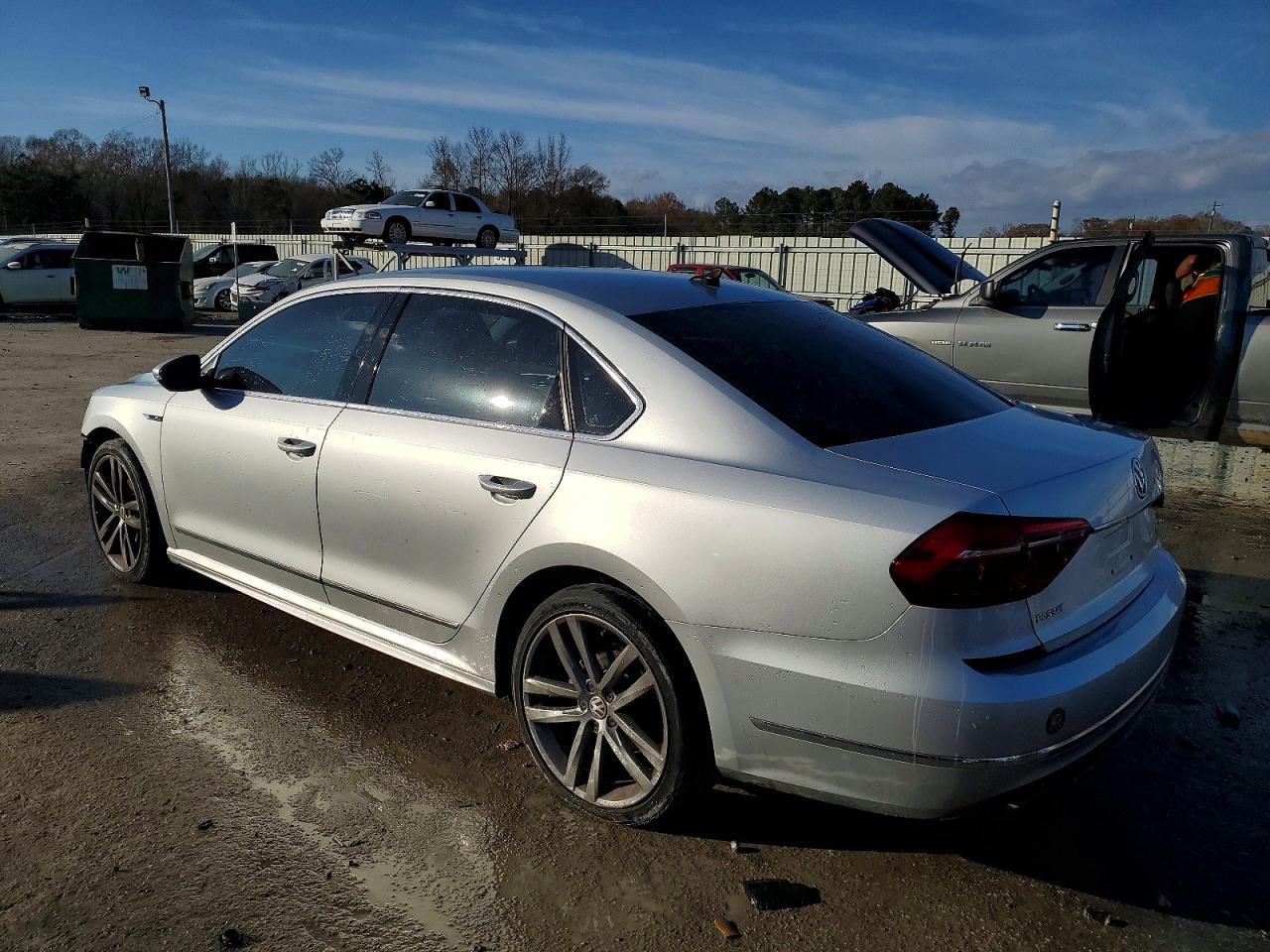 2017 VOLKSWAGEN PASSAT R-LINE photo 2