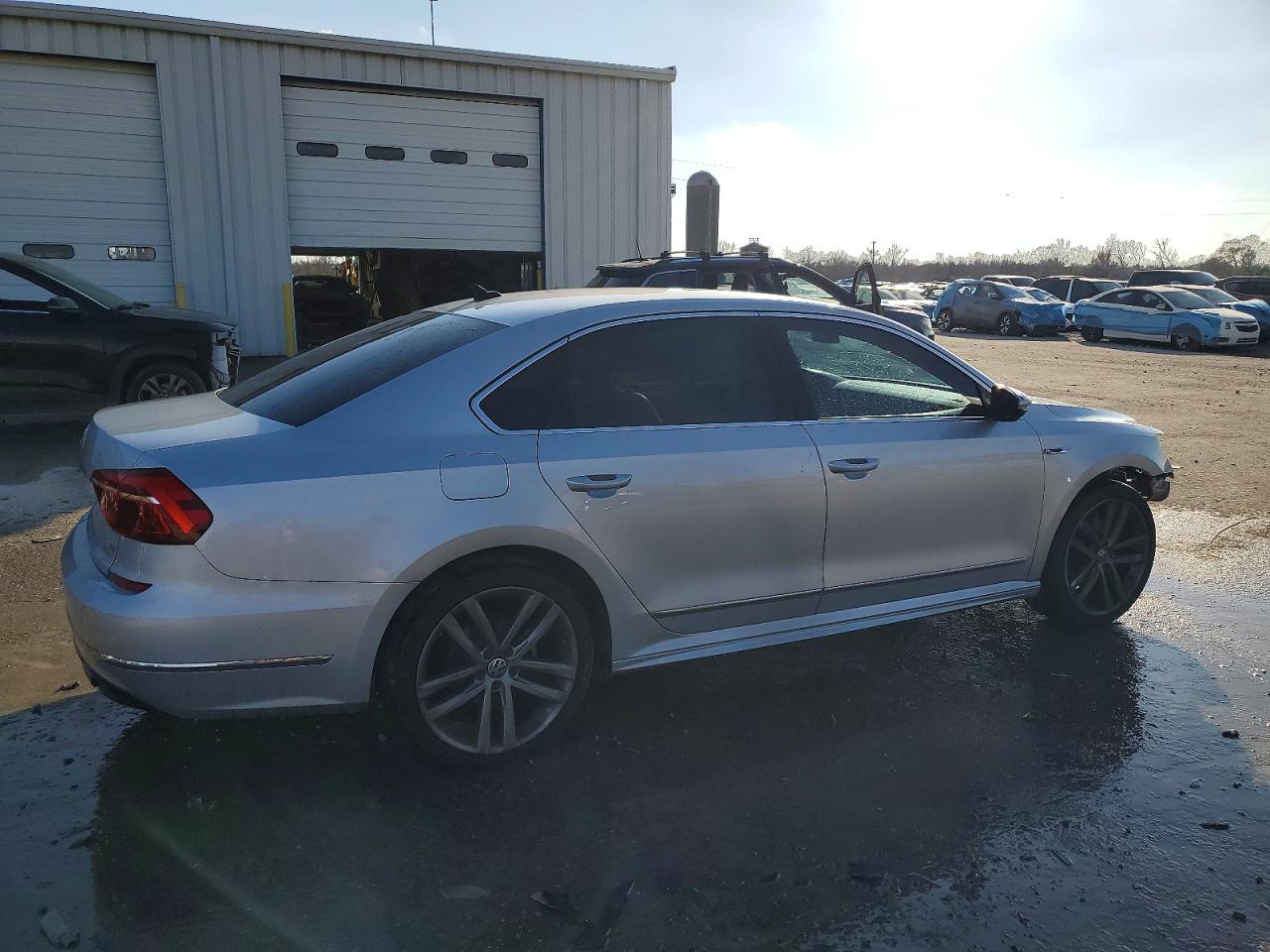 2017 VOLKSWAGEN PASSAT R-LINE photo 3