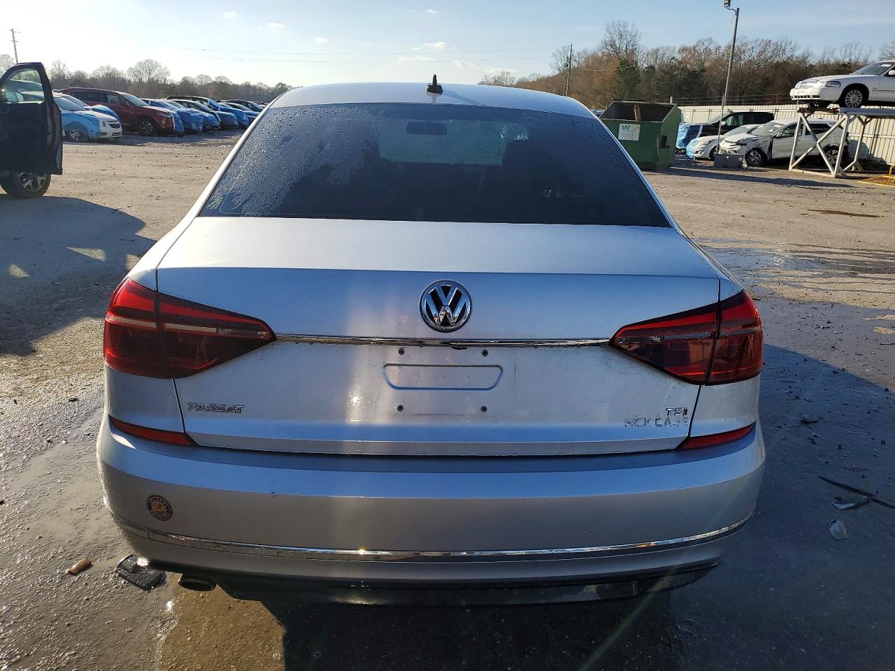 2017 VOLKSWAGEN PASSAT R-LINE photo 6