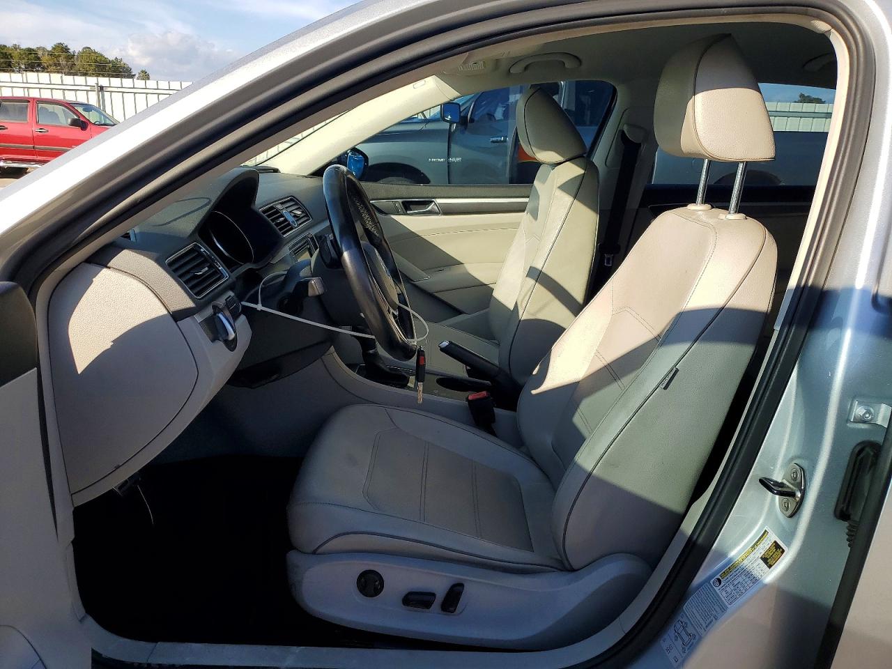 2017 VOLKSWAGEN PASSAT R-LINE photo 7