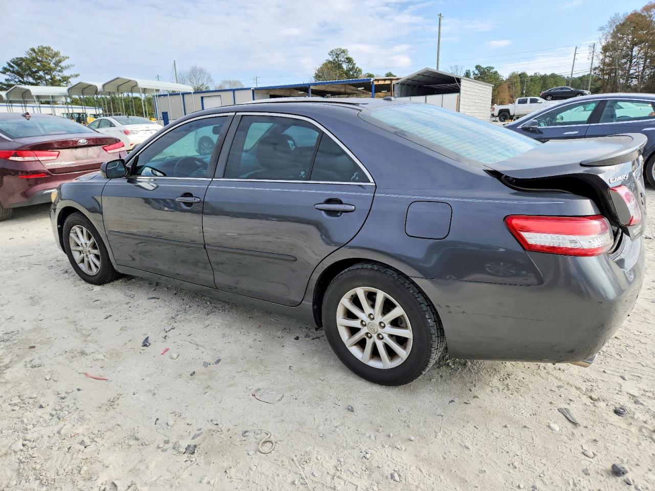 2011 TOYOTA CAMRY photo 2
