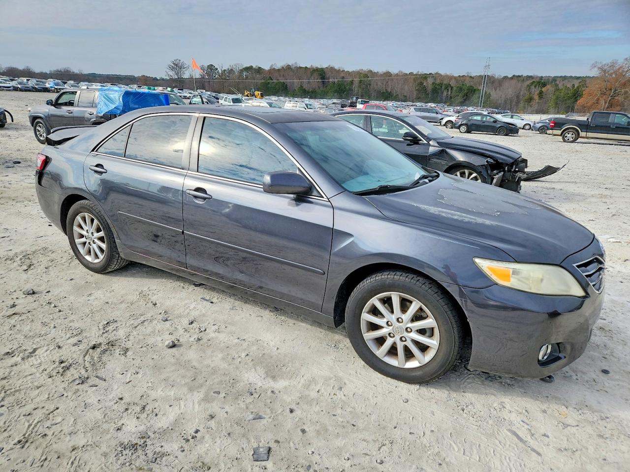 2011 TOYOTA CAMRY photo 4