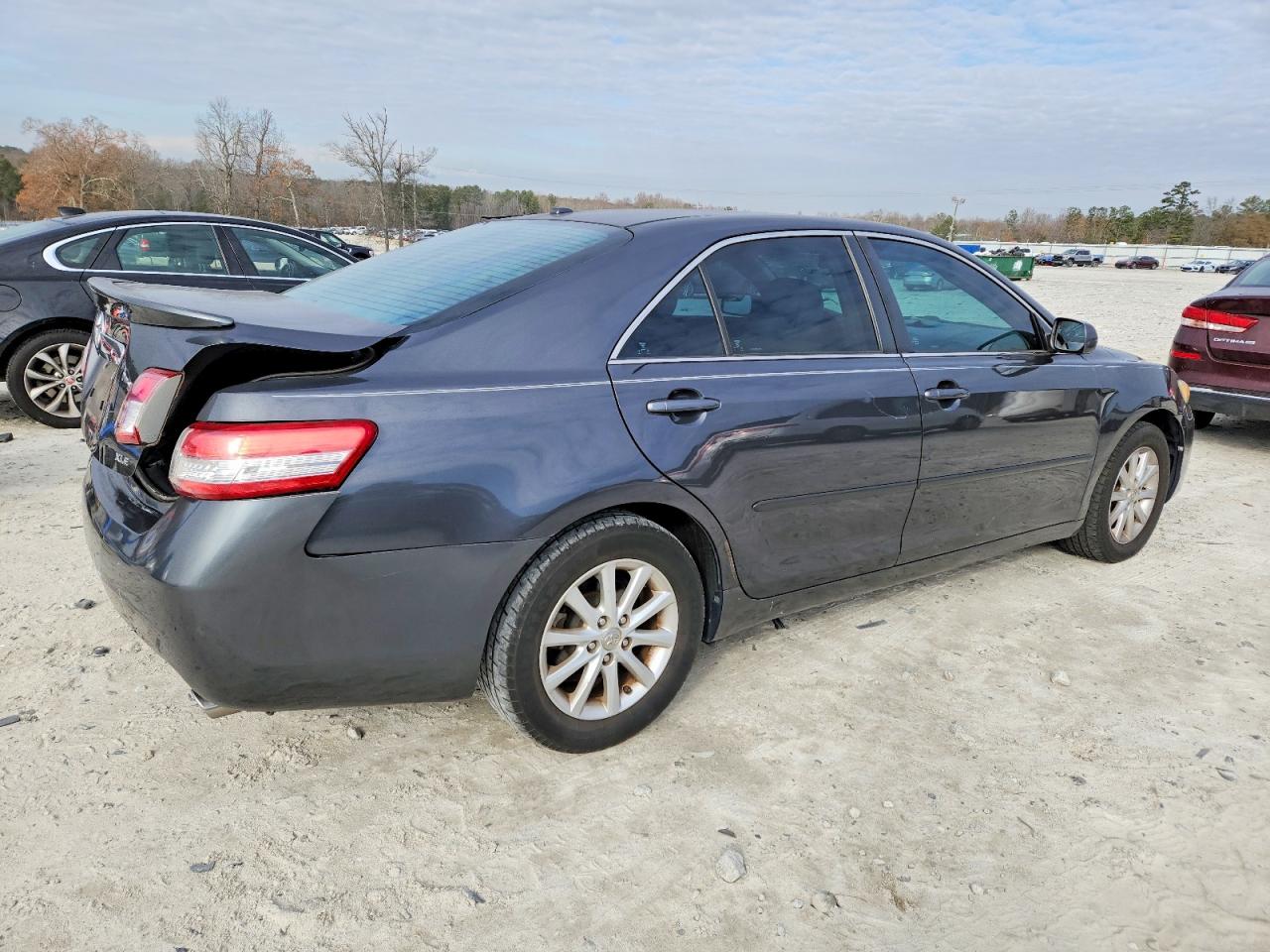 2011 TOYOTA CAMRY photo 3
