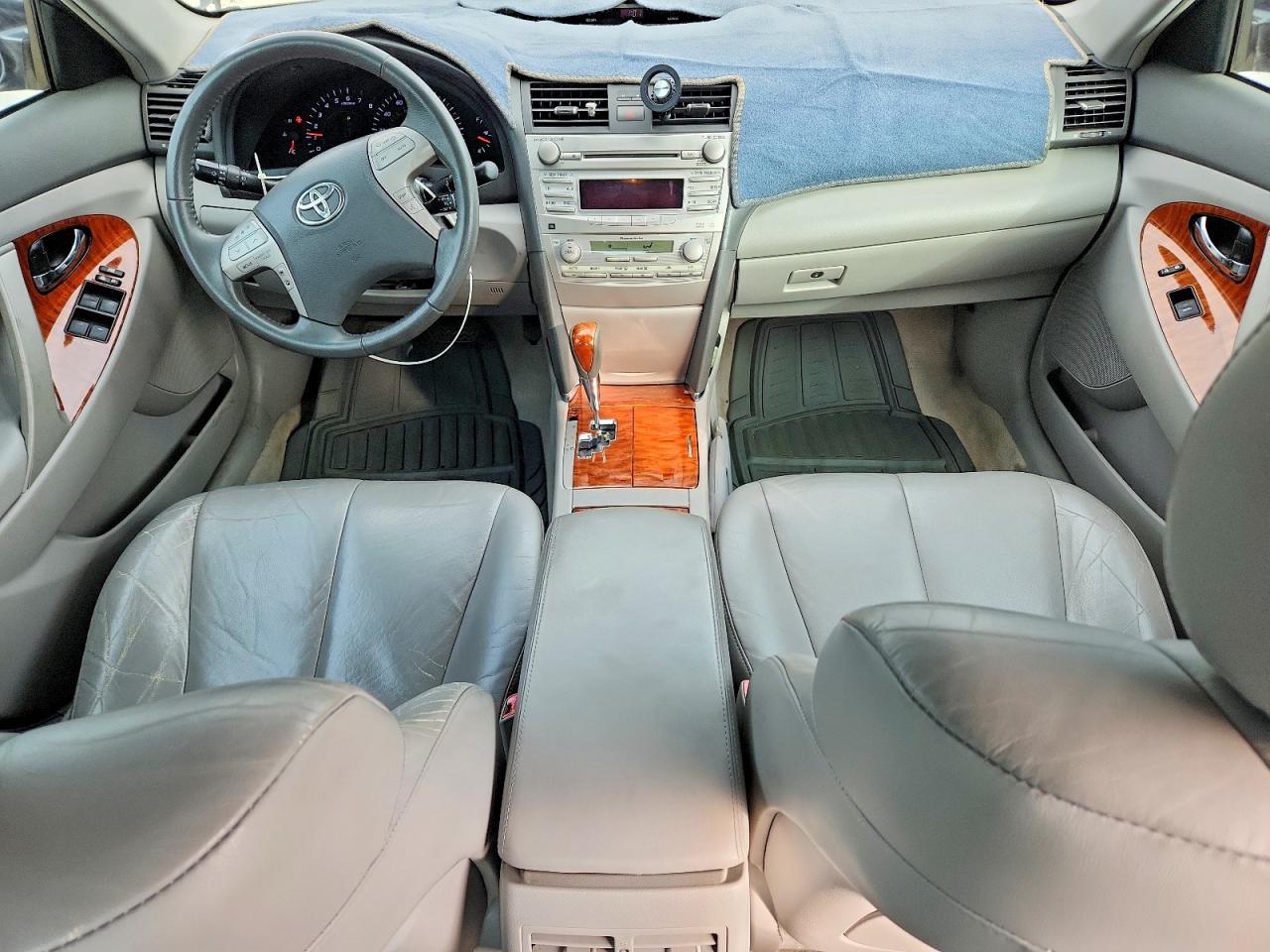 2011 TOYOTA CAMRY photo 8