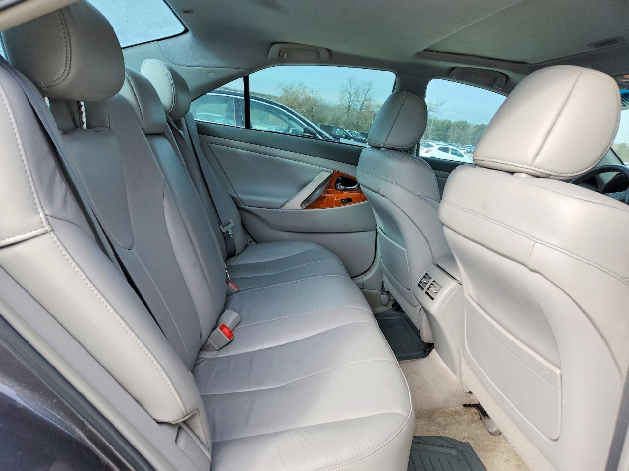2011 TOYOTA CAMRY photo 10
