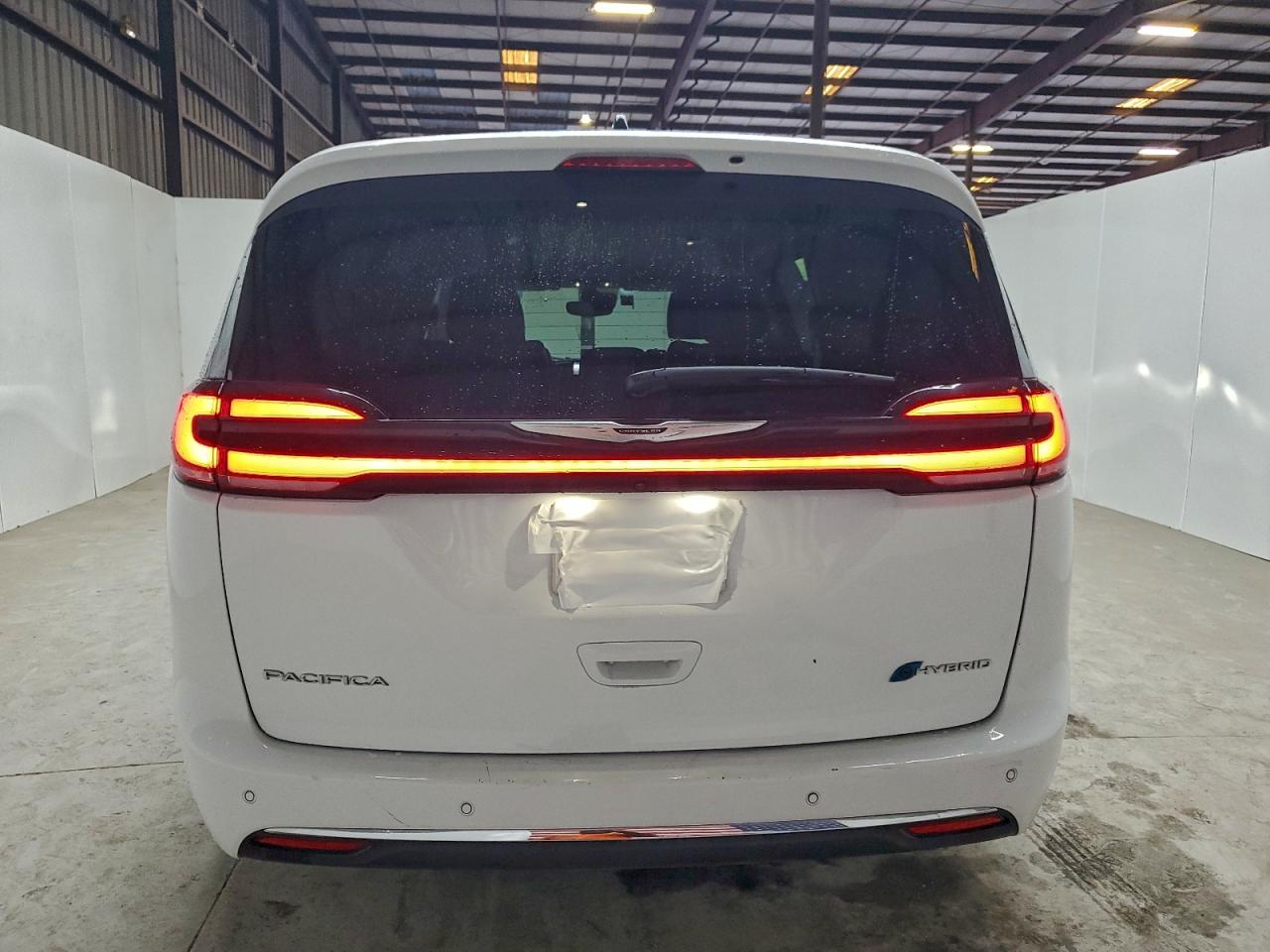 2024 CHRYSLER PACIFICA HYBRID SELECT photo 6