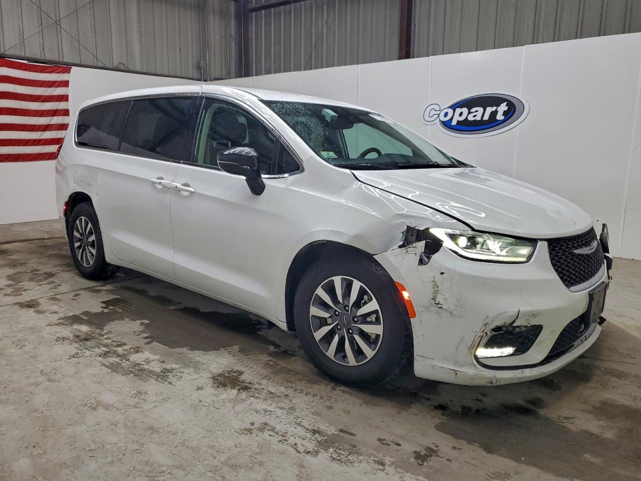 2024 CHRYSLER PACIFICA HYBRID SELECT photo 4