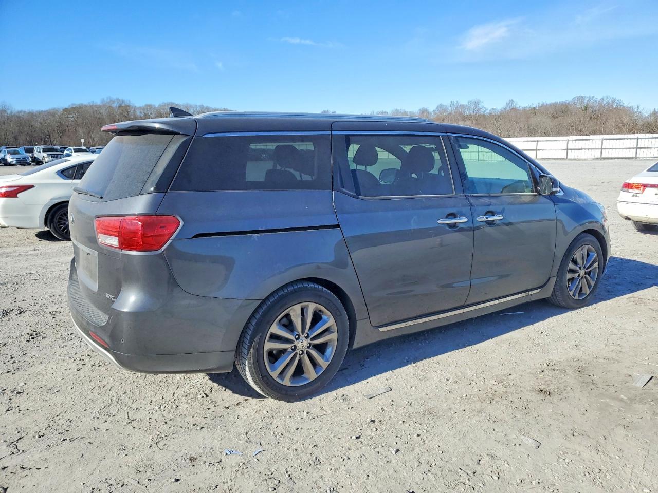 2016 KIA SEDONA SXL photo 3