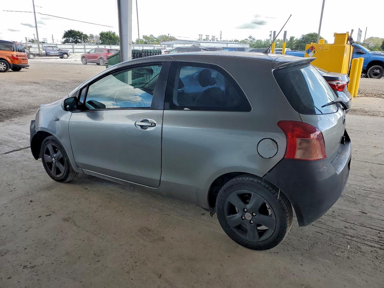 2008 TOYOTA YARIS photo 2