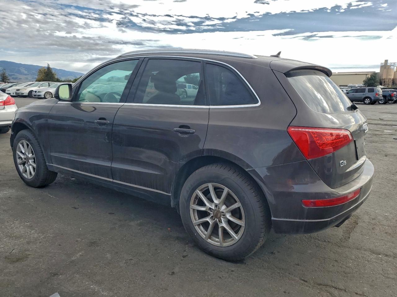 2011 AUDI Q5 PREMIUM PLUS photo 2