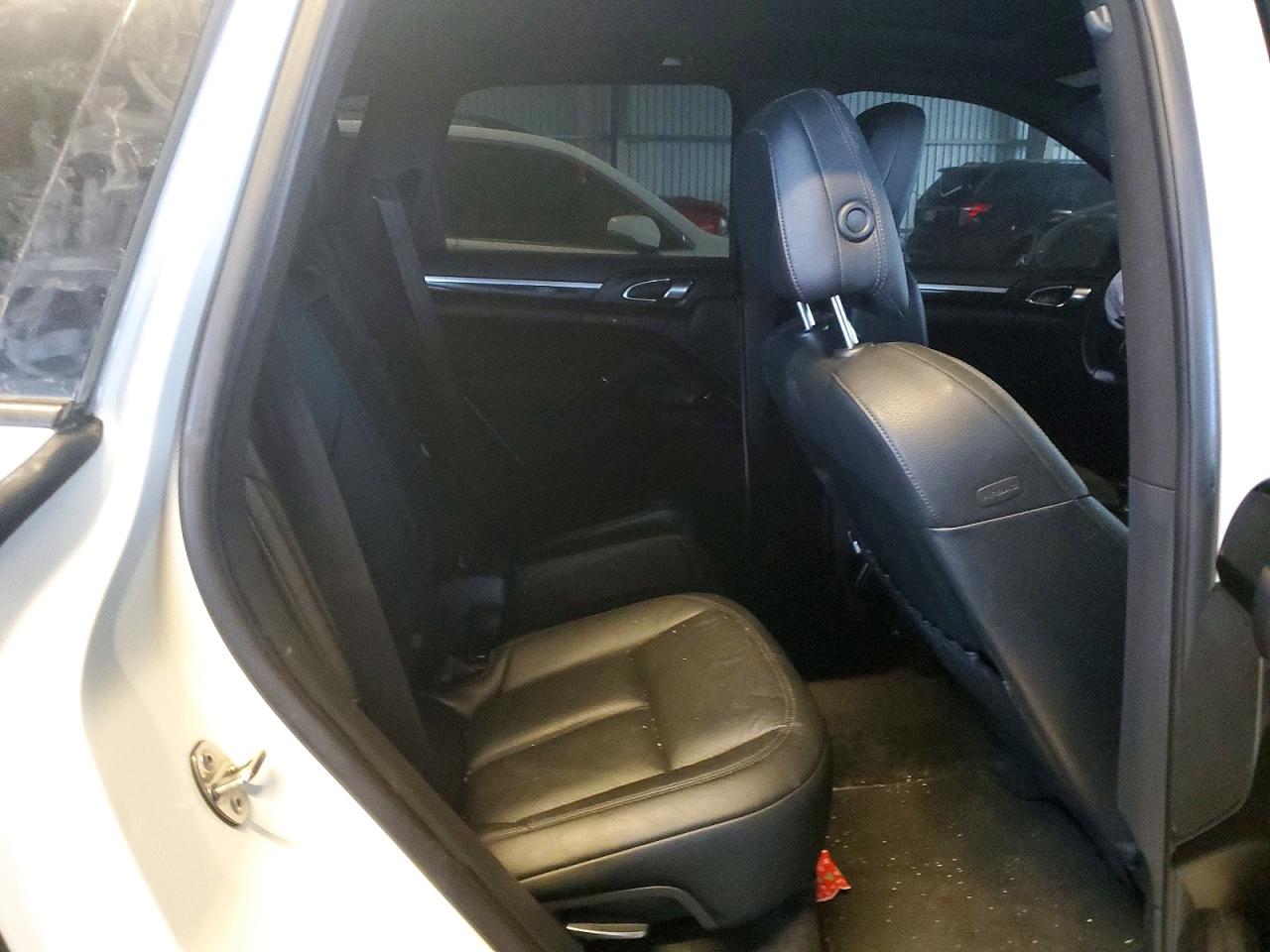 2016 PORSCHE CAYENNE photo 11