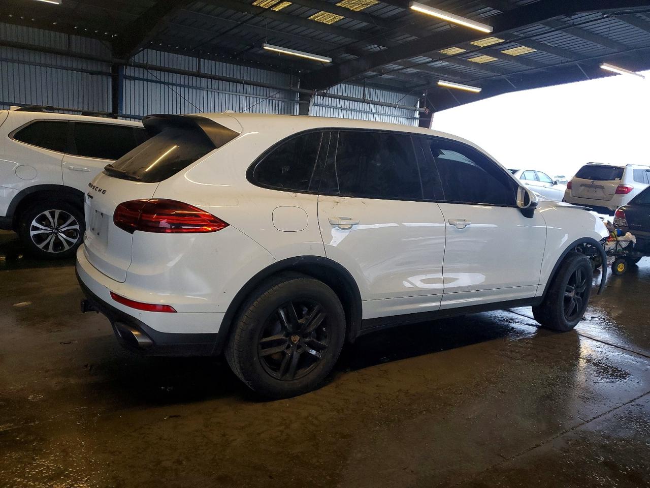 2016 PORSCHE CAYENNE photo 3