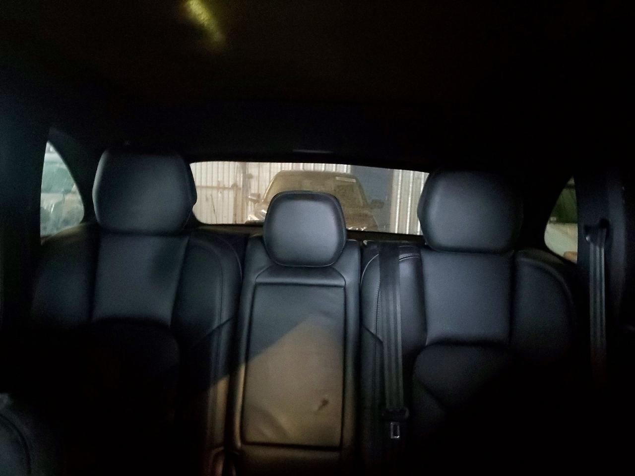 2016 PORSCHE CAYENNE photo 10