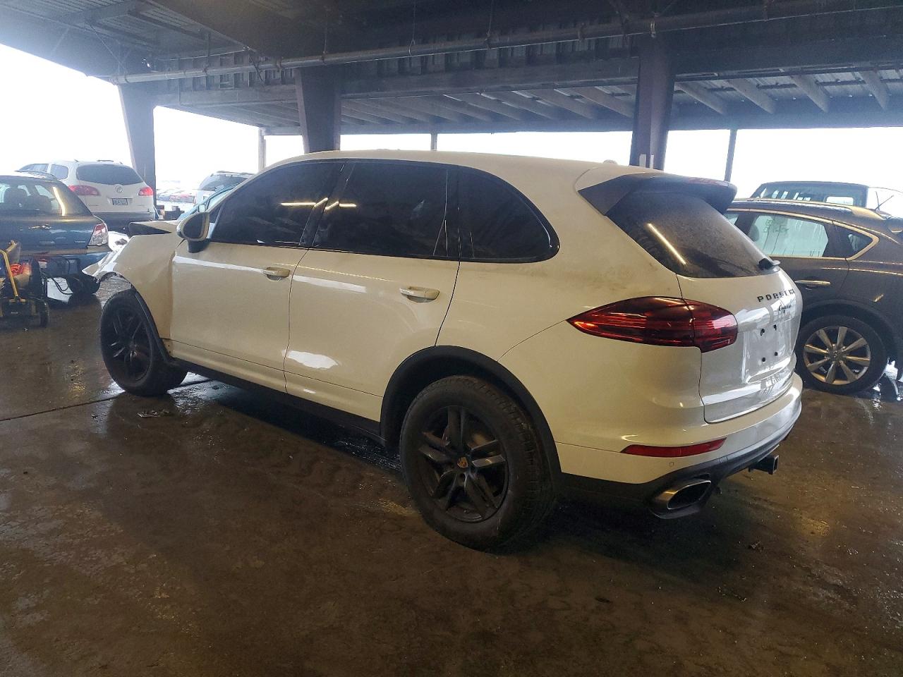 2016 PORSCHE CAYENNE photo 2