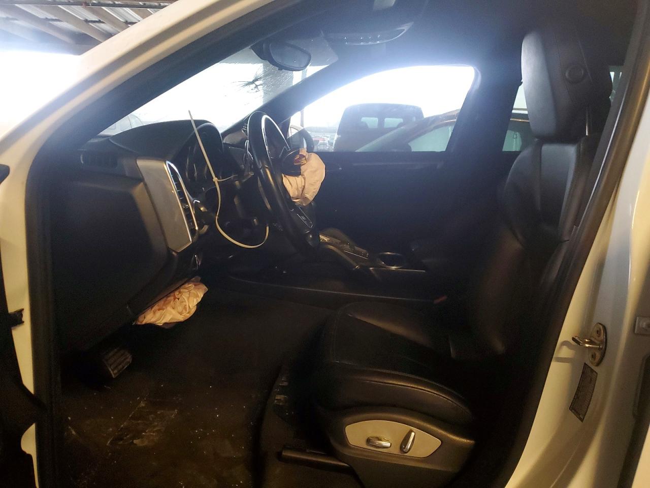 2016 PORSCHE CAYENNE photo 7