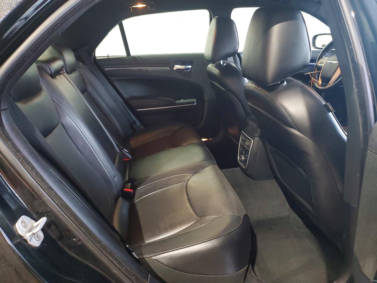 2013 CHRYSLER 300C photo 10