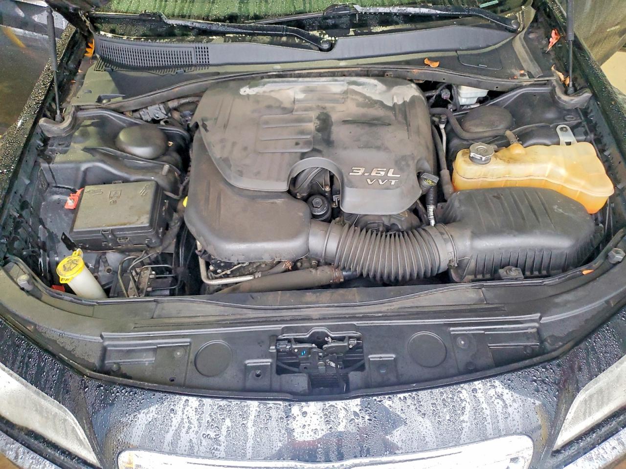 2013 CHRYSLER 300C photo 11