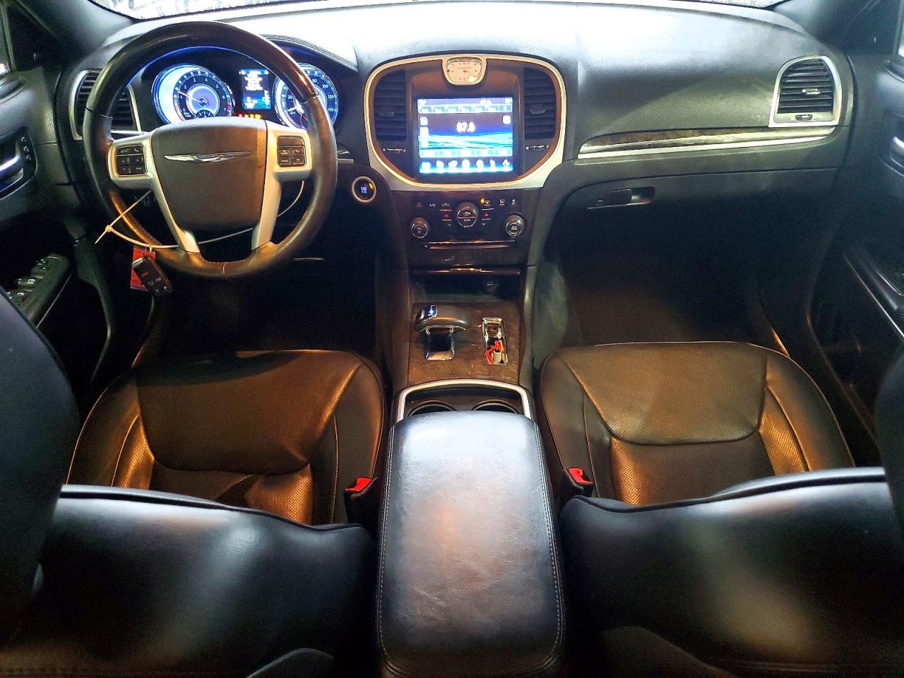 2013 CHRYSLER 300C photo 8