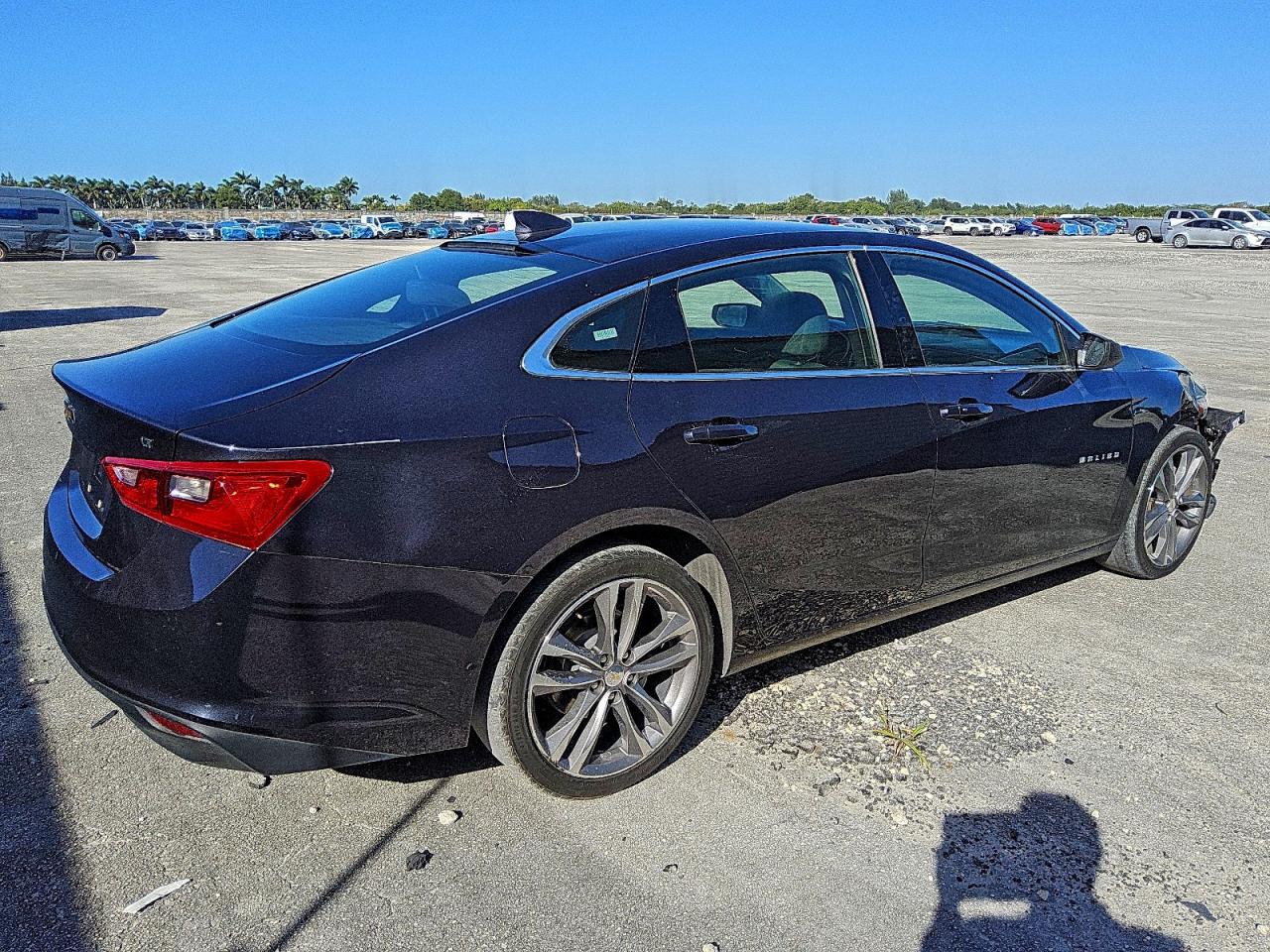 2023 CHEVROLET MALIBU LT photo 3