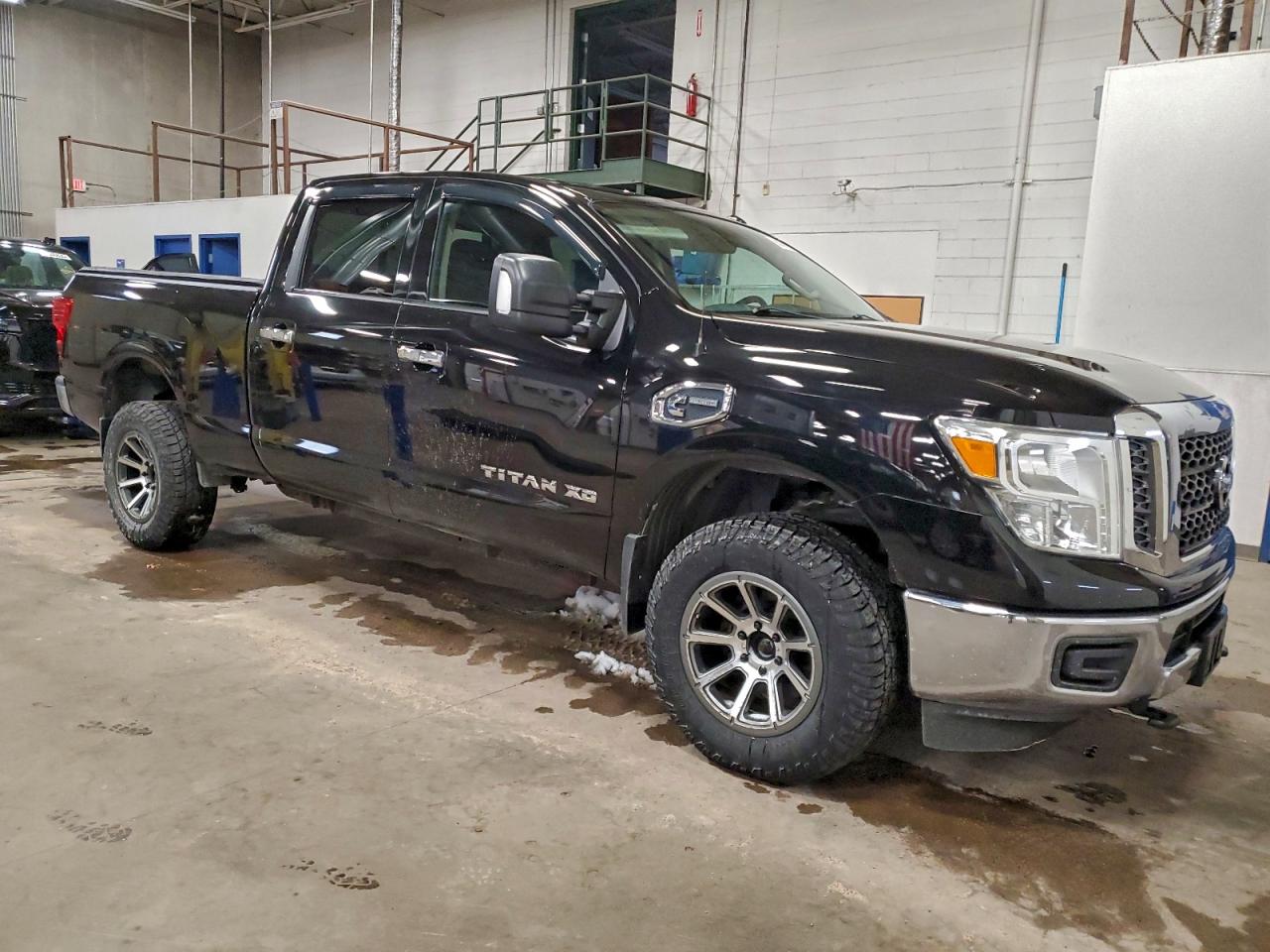 2017 NISSAN TITAN XD S photo 4