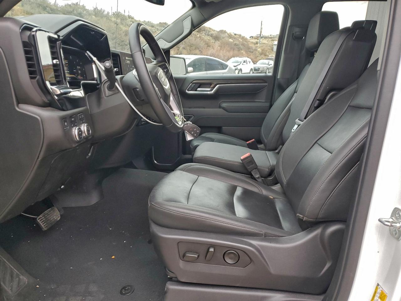 2025 GMC SIERRA K1500 SLT photo 7