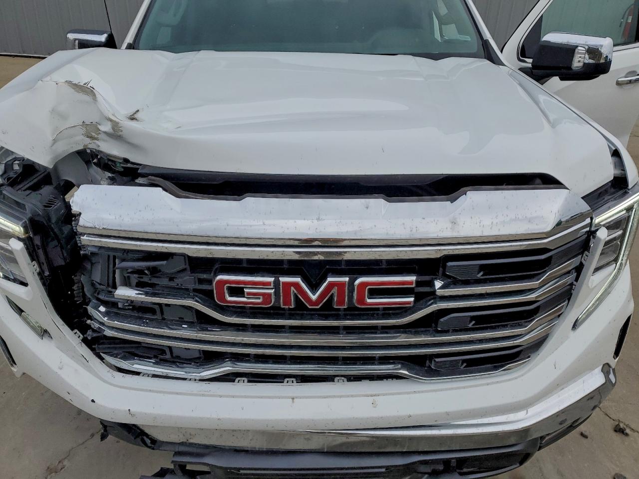 2025 GMC SIERRA K1500 SLT photo 11