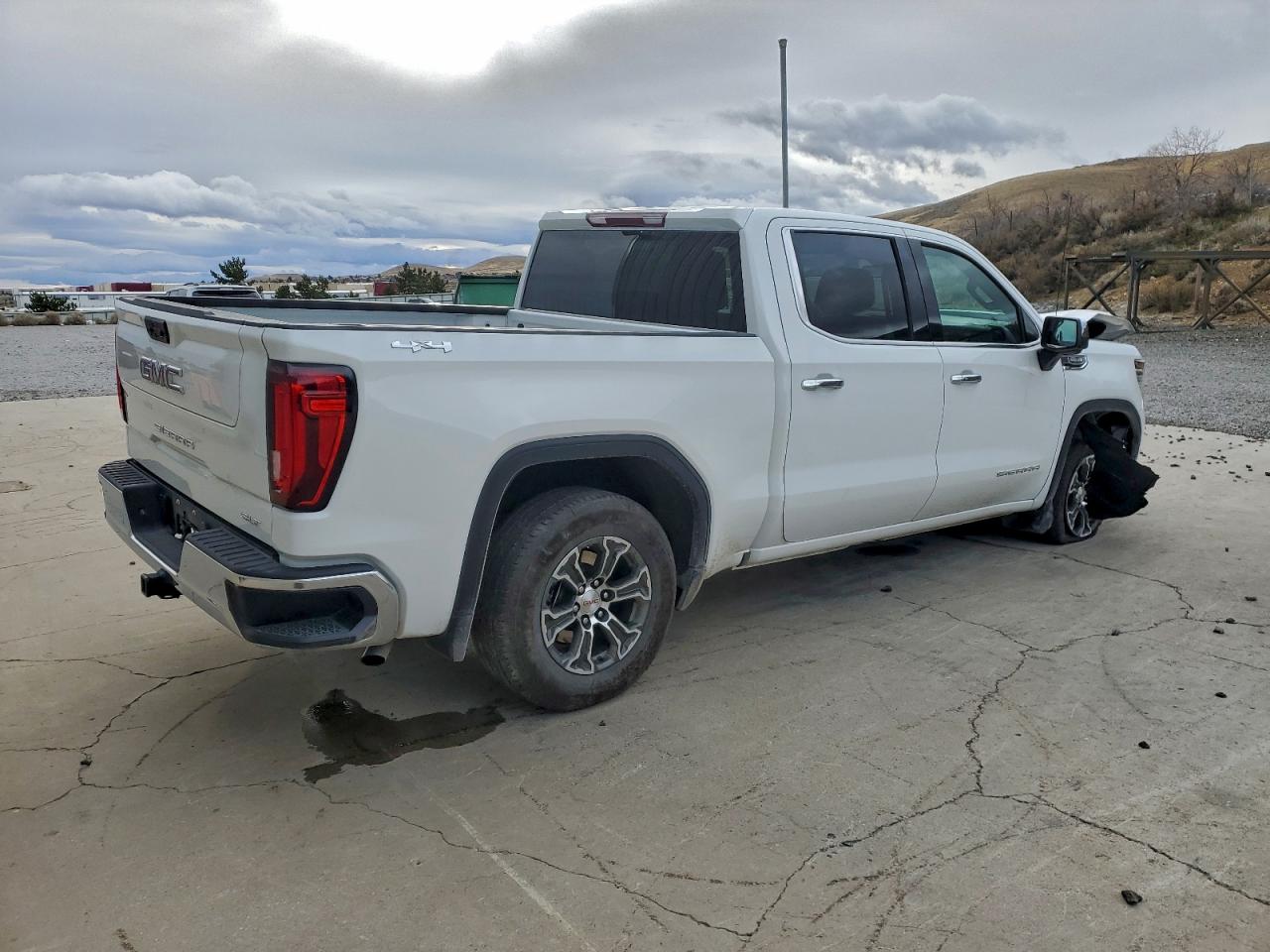 2025 GMC SIERRA K1500 SLT photo 3