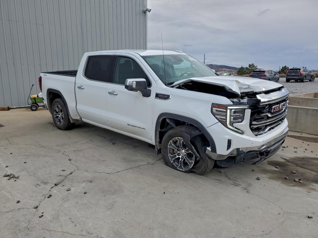 2025 GMC SIERRA K1500 SLT photo 4