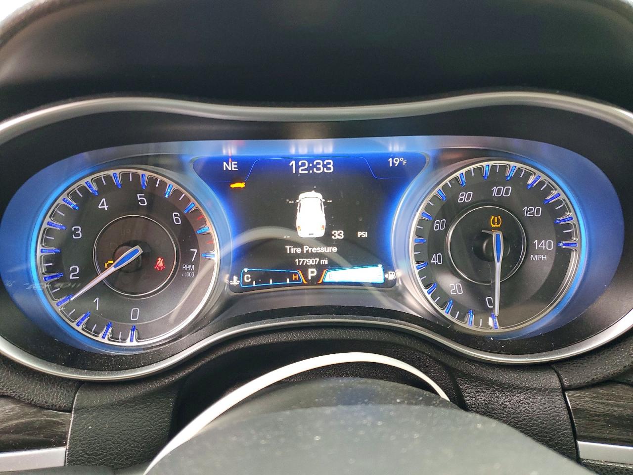2015 CHRYSLER 300 LIMITED photo 17