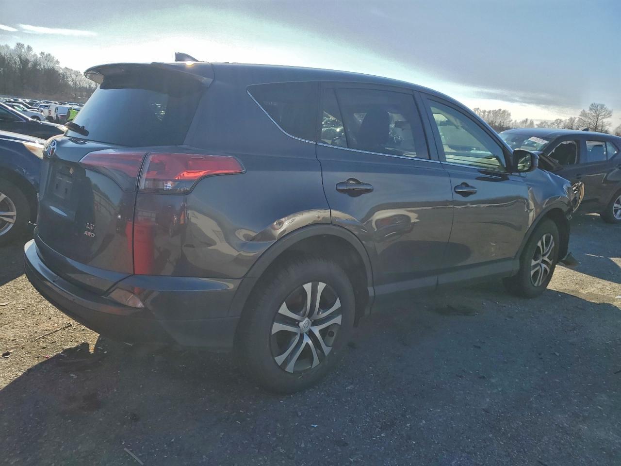 2018 TOYOTA RAV4 LE photo 3