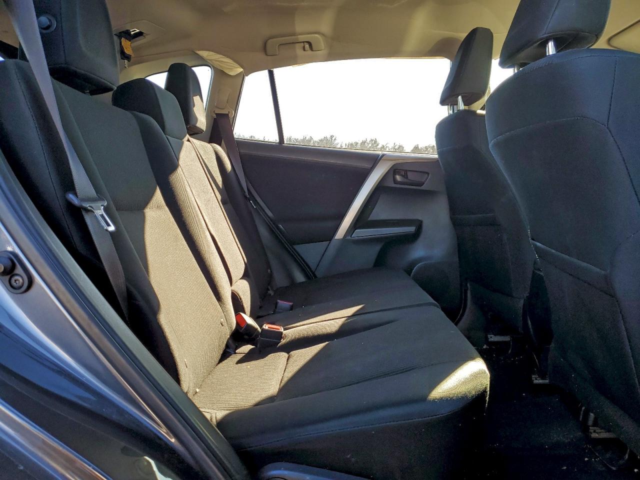 2018 TOYOTA RAV4 LE photo 11