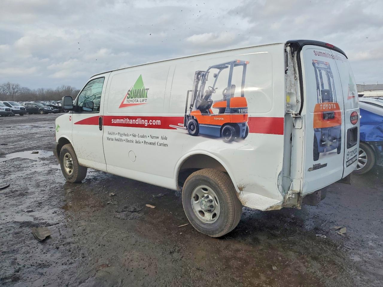2017 CHEVROLET EXPRESS G3500 photo 2