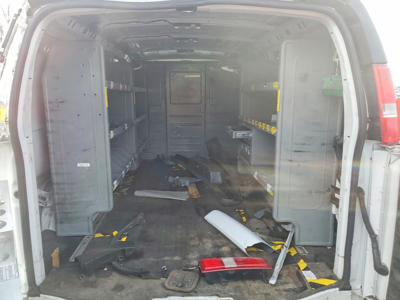 2017 CHEVROLET EXPRESS G3500 photo 10