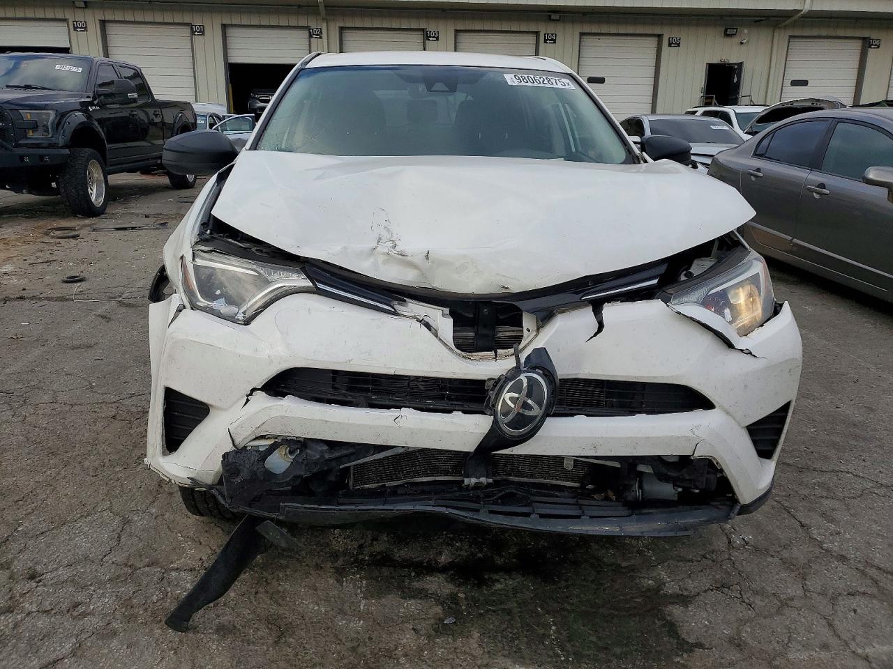 2018 TOYOTA RAV4 LE photo 5