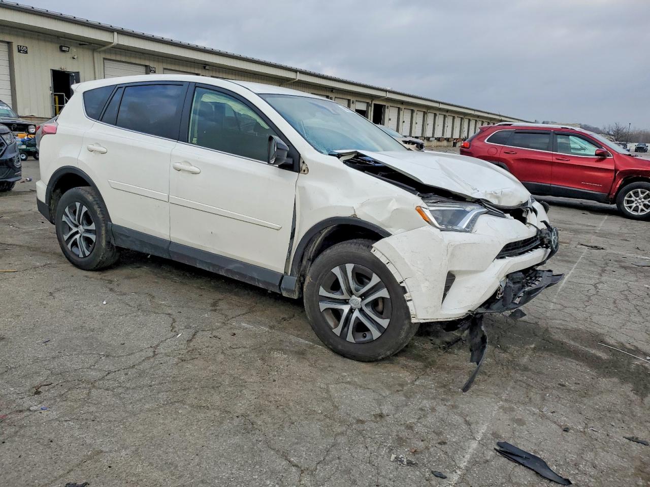 2018 TOYOTA RAV4 LE photo 4