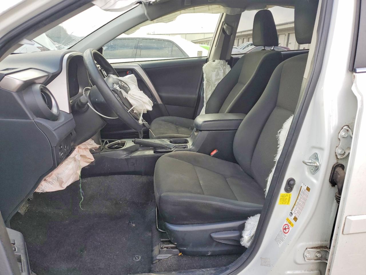 2018 TOYOTA RAV4 LE photo 7