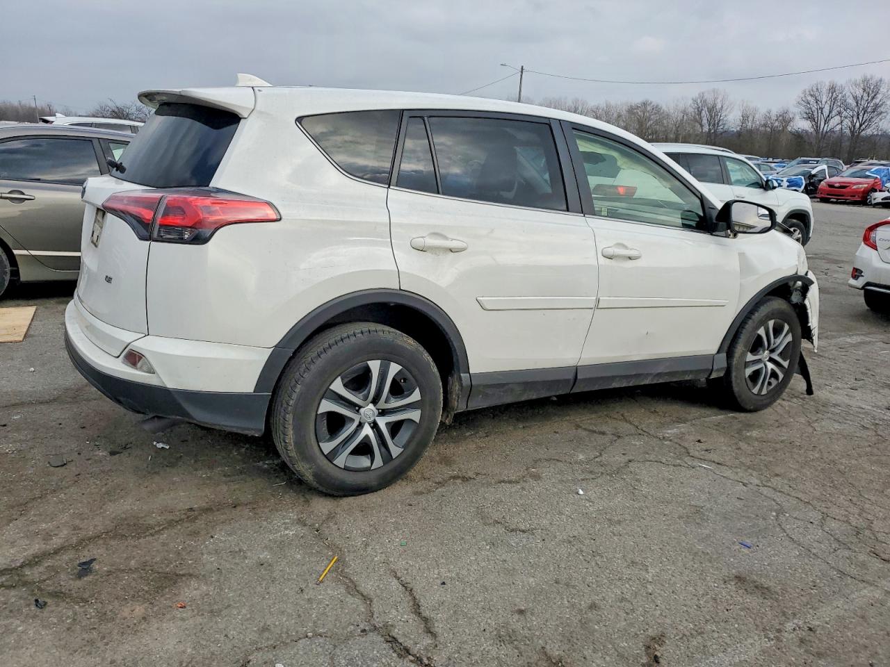2018 TOYOTA RAV4 LE photo 3