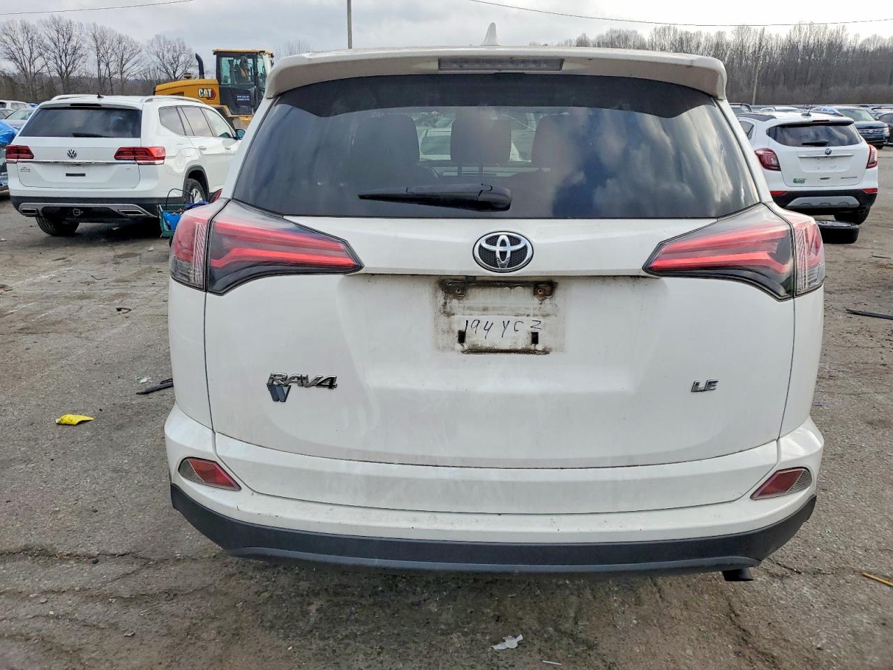 2018 TOYOTA RAV4 LE photo 6