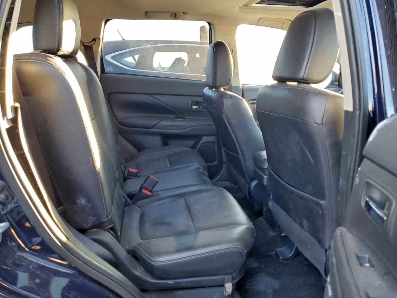 2016 MITSUBISHI OUTLANDER SE photo 11