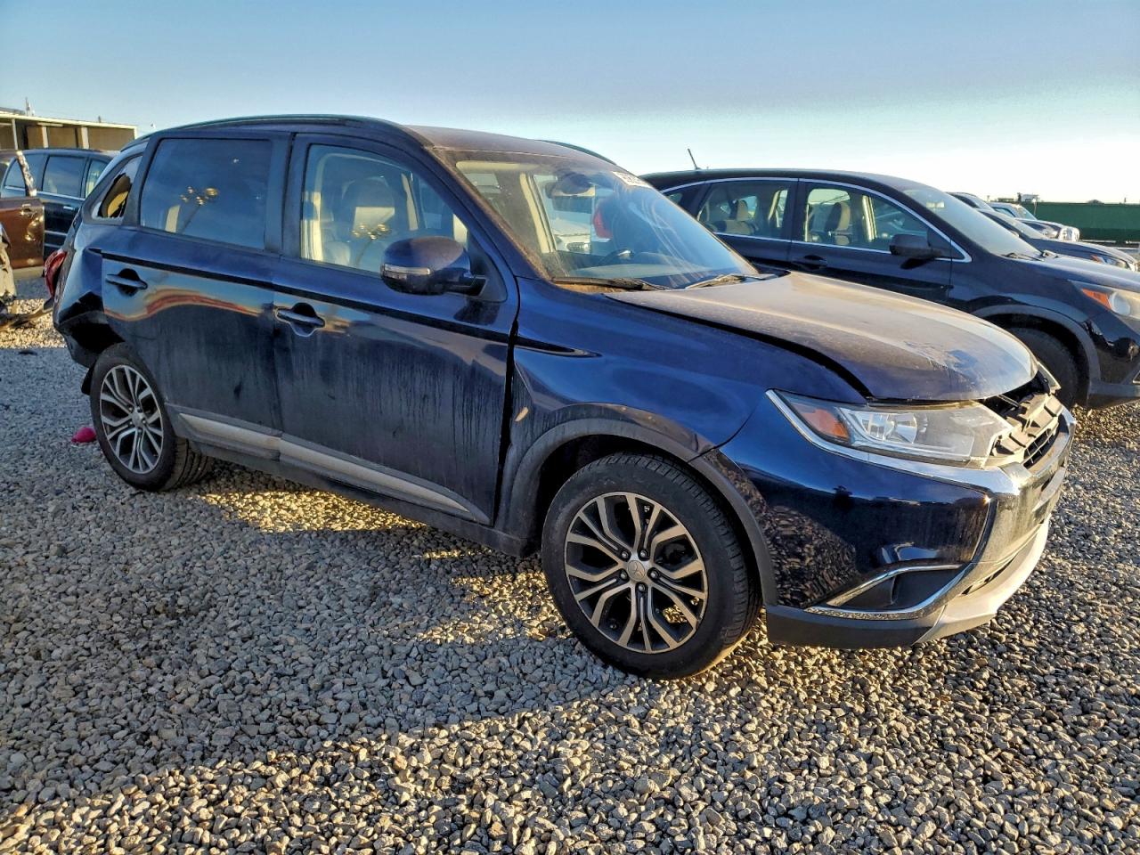 2016 MITSUBISHI OUTLANDER SE photo 4