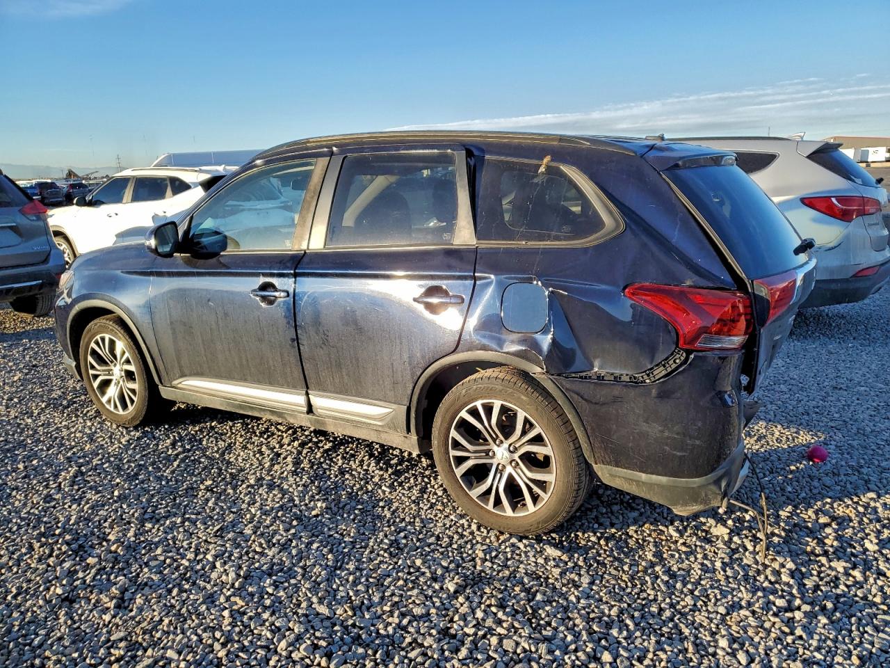 2016 MITSUBISHI OUTLANDER SE photo 2