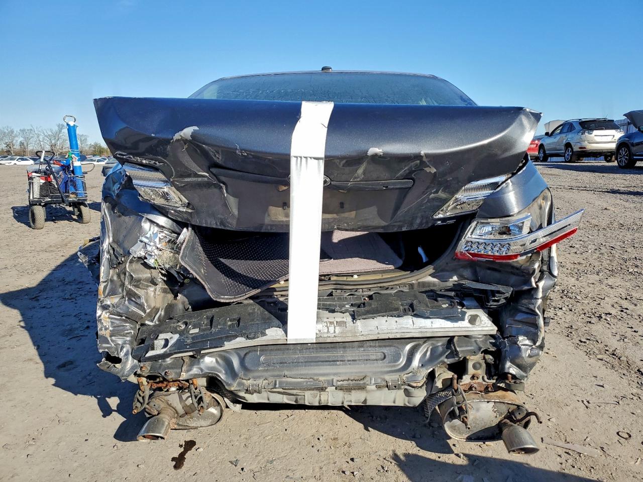 2011 TOYOTA CAMRY SE photo 6