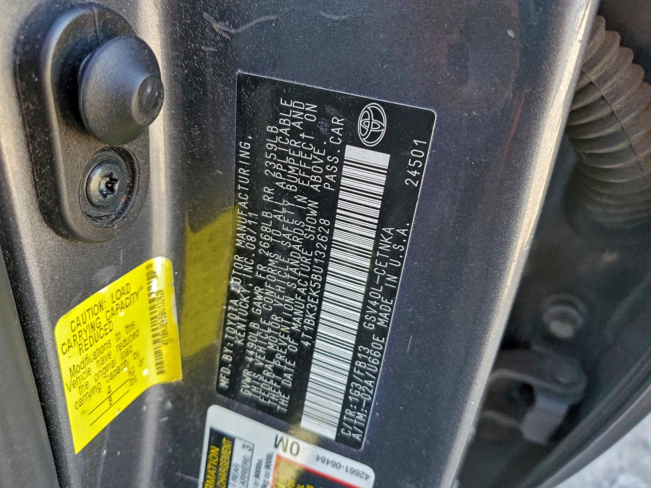 2011 TOYOTA CAMRY SE photo 12