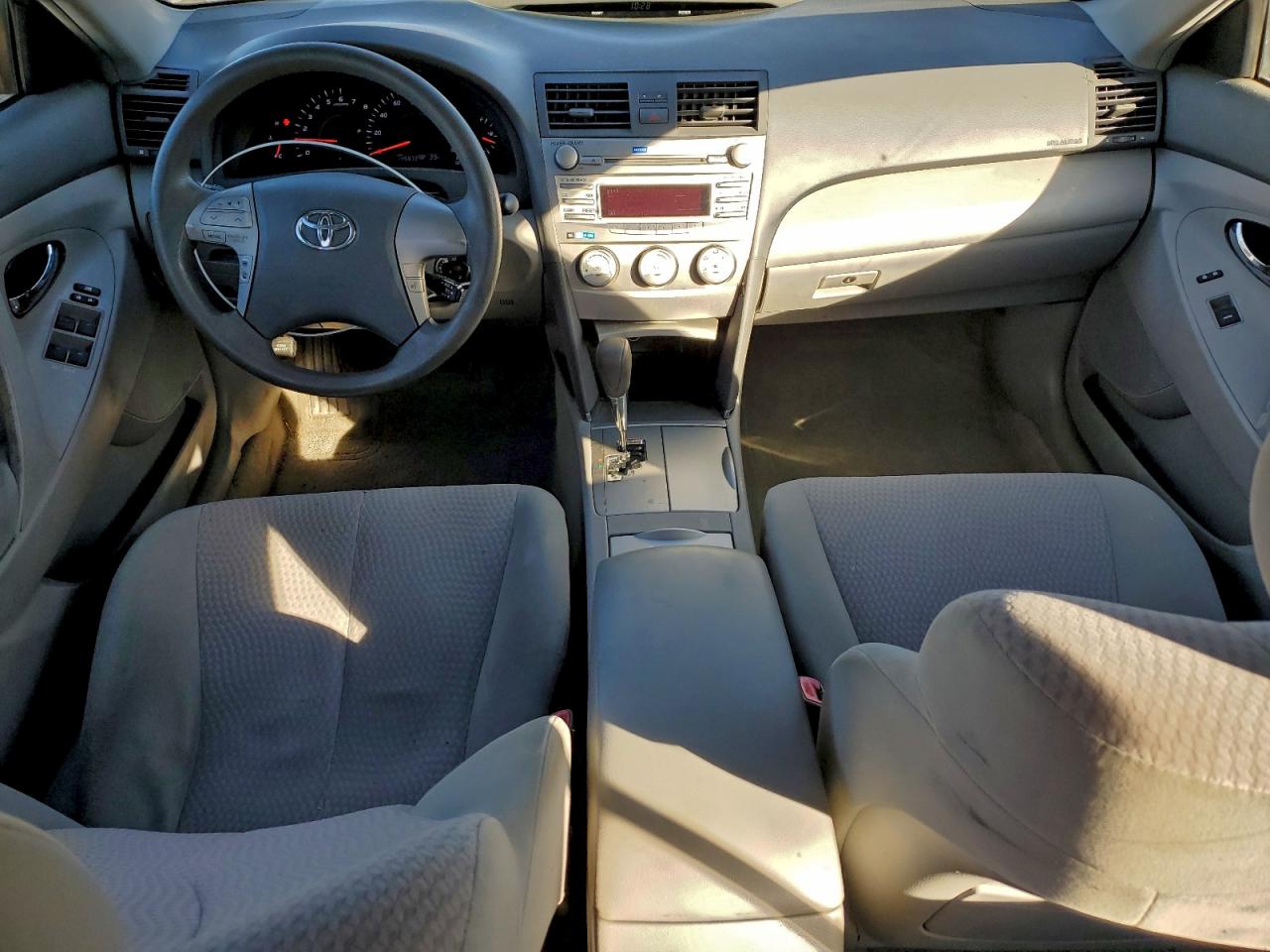 2011 TOYOTA CAMRY SE photo 8