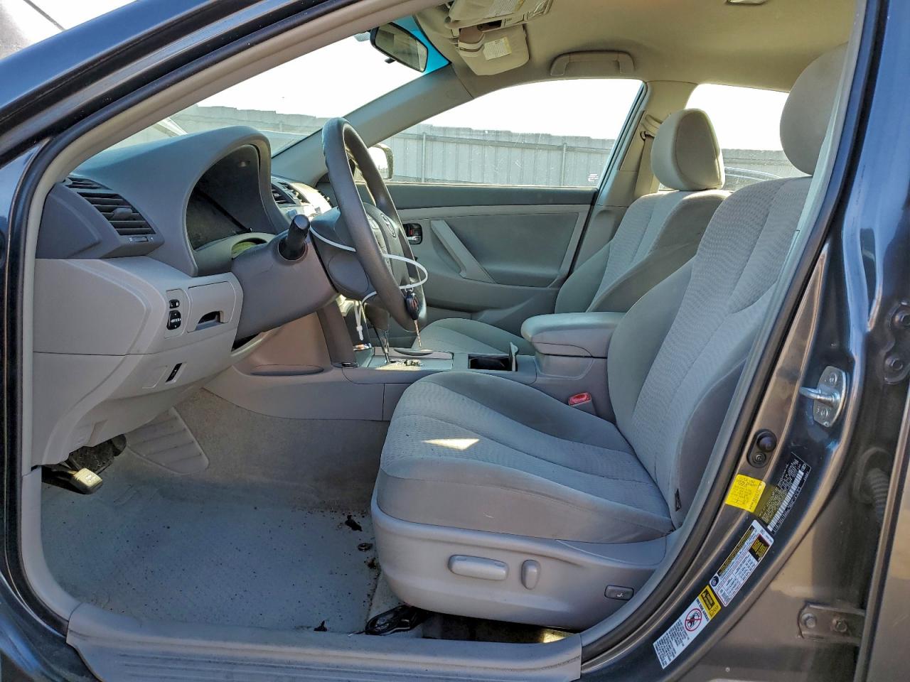 2011 TOYOTA CAMRY SE photo 7